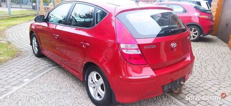 Używany Hyundai i30 2010 Bordowy Sedan/Limuzyna