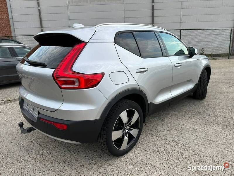Używany Volvo XC40 190 KM (139 kW) 2018 Srebrny SUV