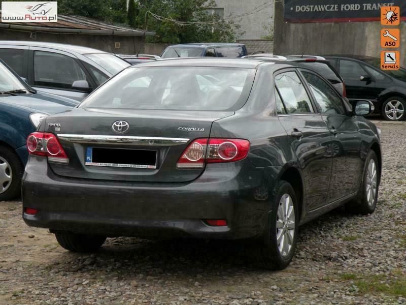 Szary (metalik, perła) Używany 2011 Toyota Corolla Premium Sedan/Limuzyna | 38 800 zł - Obraz 1/4