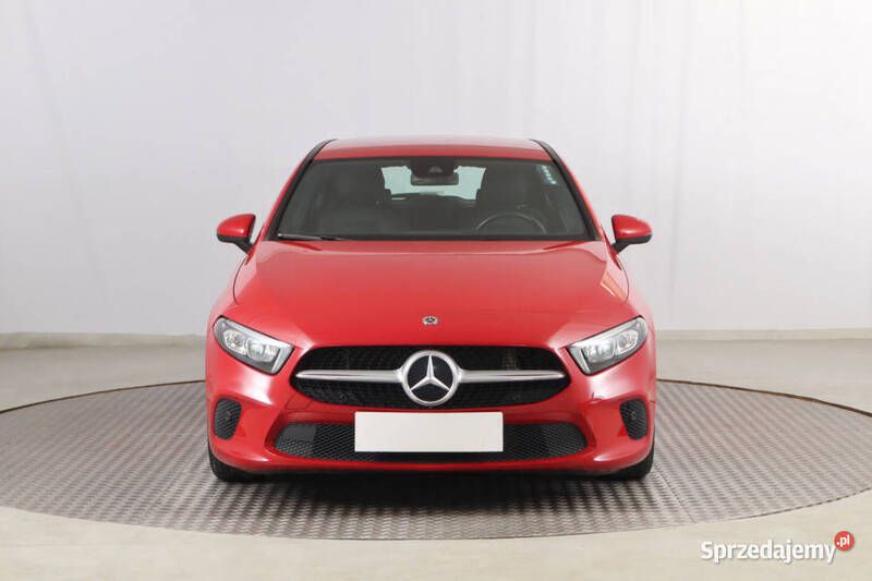 Czerwony Używany 2019 Mercedes A180 Hatchback | 86 999 zł (Uczciwa cena) - Obraz 1/4