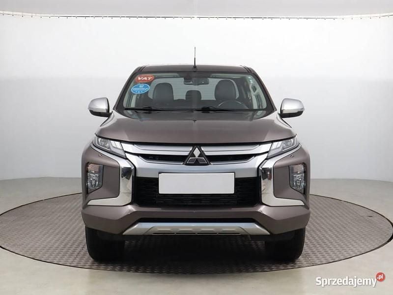 Brązowy Używany 2021 Mitsubishi L200 Pickup | 127 999 zł - Obraz 1/4