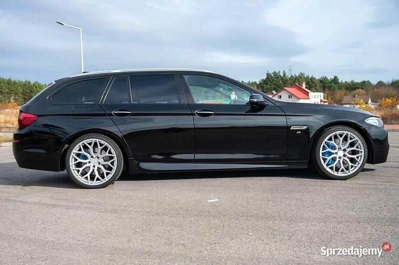 Czarny Używany 2014 BMW 525 Kombi | 72 000 zł - Obraz 1/4