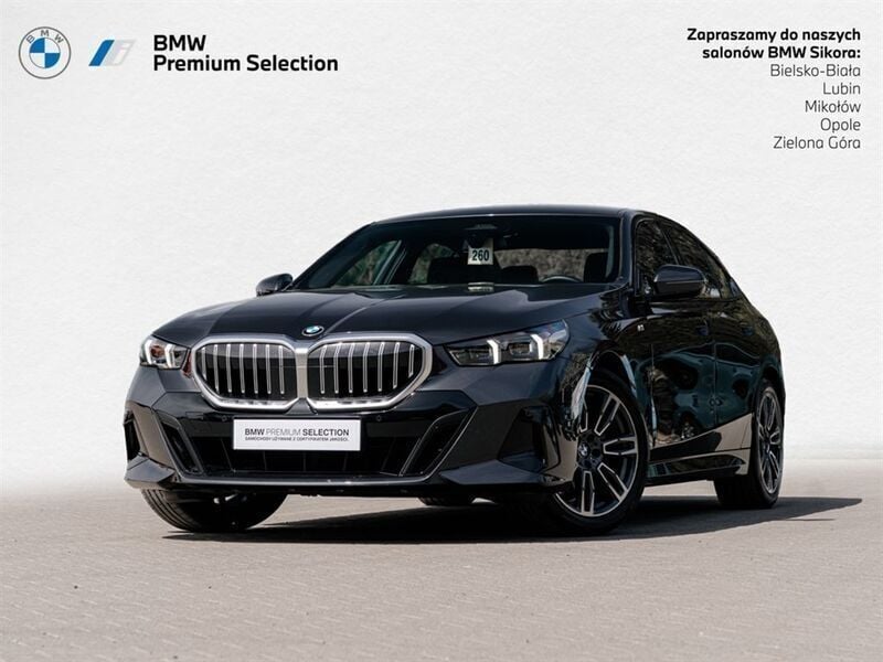Szary sophisto z brylantowym połyskiem metalizowany Używany 2024 BMW 520 Comfort Edition Sedan/Limuzyna | 244 900 zł (Super Cena) - Obraz 1/3