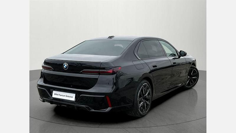 Używany BMW 740 Comfort Edition 299 KM (219 kW) 2023 Czarny szafir metalizowany Sedan/Limuzyna