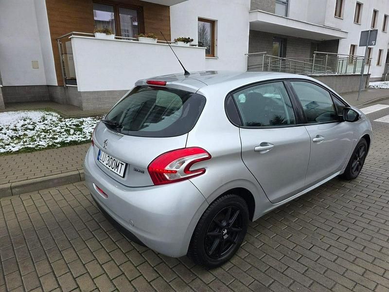 Używany Peugeot 208 68 KM (50 kW) 2015 Srebrny Hatchback