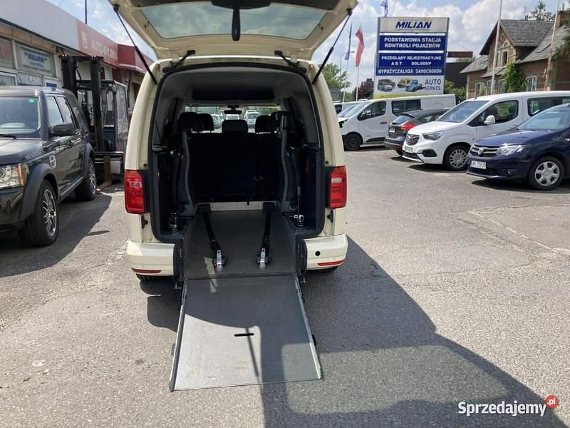 Używany VW Caddy 102 KM (75 kW) 2017 Kremowy Minivan