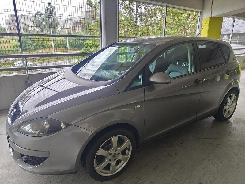 Szary (metalik) Używany 2007 Seat Altea Minivan | 11 000 zł (Dobra cena) - Obraz 1/4