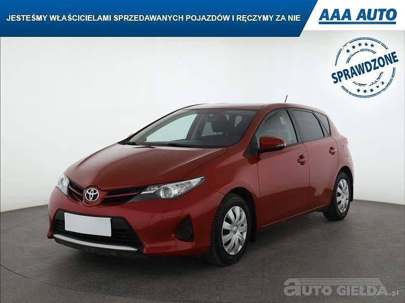 Używany Toyota Auris 2013 Czerwony