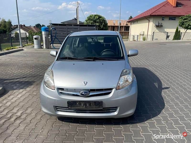 Używany Subaru Justy 2010 Srebrny Hatchback