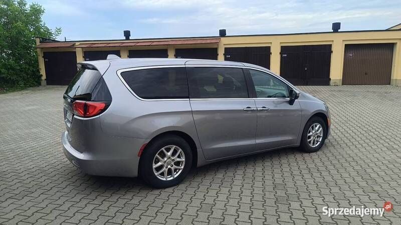 Srebrny Używany 2017 Chrysler Pacifica SUV | 69 900 zł (Dobra cena) - Obraz 1/4