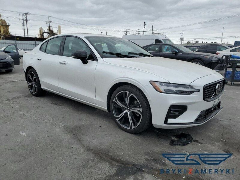 Biały Używany 2023 Volvo S60 Sedan/Limuzyna | 69 010 zł - Obraz 1/3