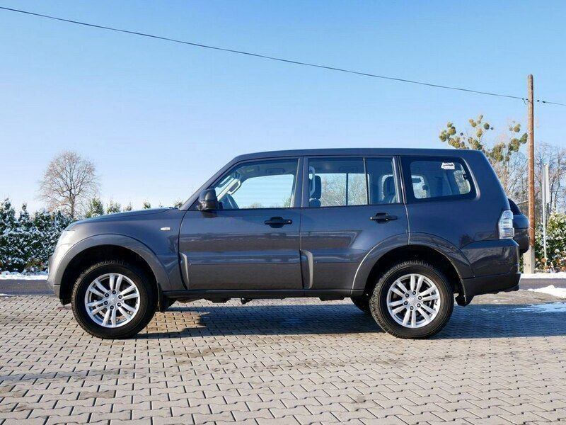 Używany Mitsubishi Pajero Select 200 KM (147 kW) 2012 Grafitowy SUV