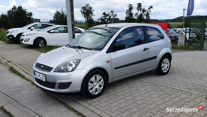 Srebrny (metalik) Używany 2007 Ford Fiesta Hatchback | 9800 zł (Dość drogi) - Obraz 1/4