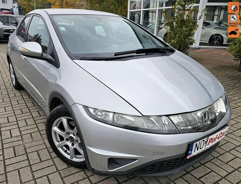 Srebrny (metalik) Używany 2006 Honda Civic Hatchback | 17 900 zł (Uczciwa cena) - Obraz 1/4