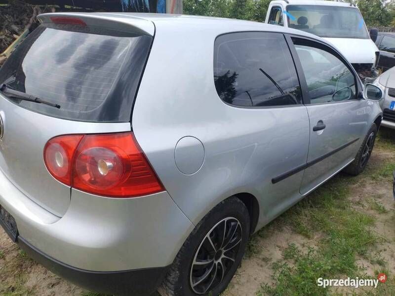 Używany VW Golf V 2004 Srebrny Hatchback