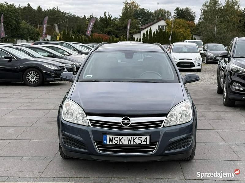 Grafitowy Używany 2007 Opel Astra Kombi | 9900 zł (Uczciwa cena) - Obraz 1/4