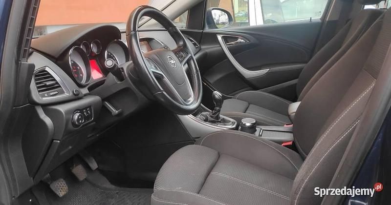 Granatowy Używany 2010 Opel Astra Hatchback | 11 000 zł (Dość drogi) - Obraz 1/4