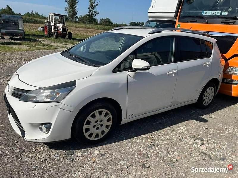 Używany 2013 Toyota Sportsvan Minivan | 15 550 zł - Obraz 1/4