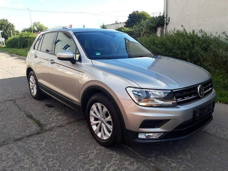 Srebrny (metalik) Używany 2017 VW Tiguan SUV | 55 900 zł (Dobra cena) - Obraz 1/4