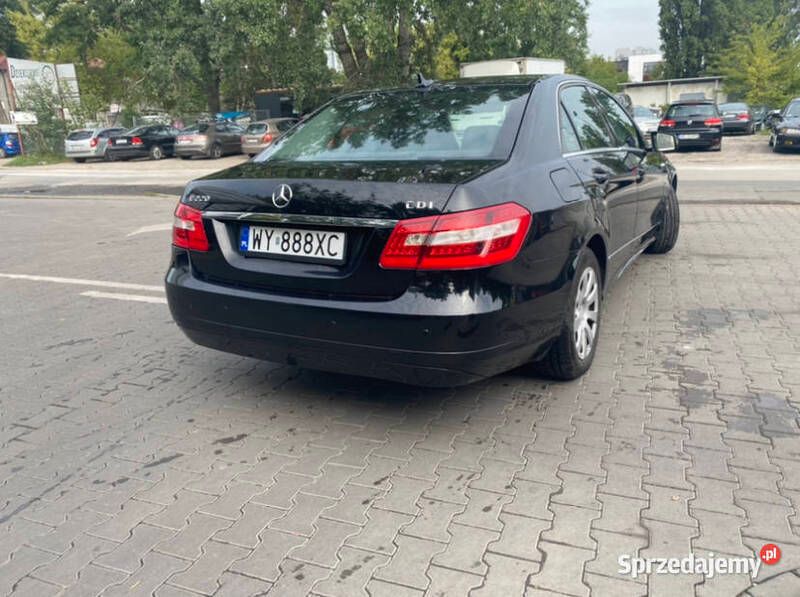 Czarny Używany 2010 Mercedes E220 Sedan/Limuzyna | 46 000 zł - Obraz 1/1