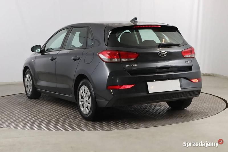 Używany Hyundai i30 120 KM (88 kW) 2022 Szary Hatchback