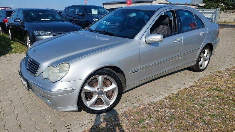 Srebrny (metalik) Używany 2004 Mercedes C180 Avantgarde Sedan/Limuzyna | 11 700 zł (Uczciwa cena) - Obraz 1/4