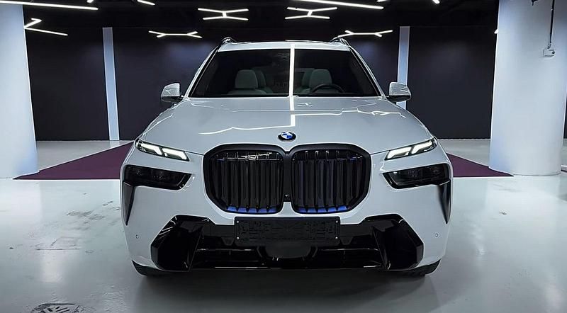 Nowe BMW X7 Comfort Edition 352 KM (258 kW) 2025 Biały SUV