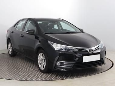 Używany Toyota Corolla 132 KM (97 kW) 2018 Czarny Sedan/Limuzyna