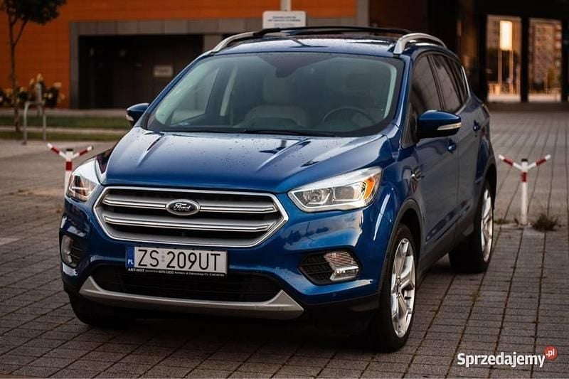 Używany Ford Escape Titanium 2018 Niebieski SUV