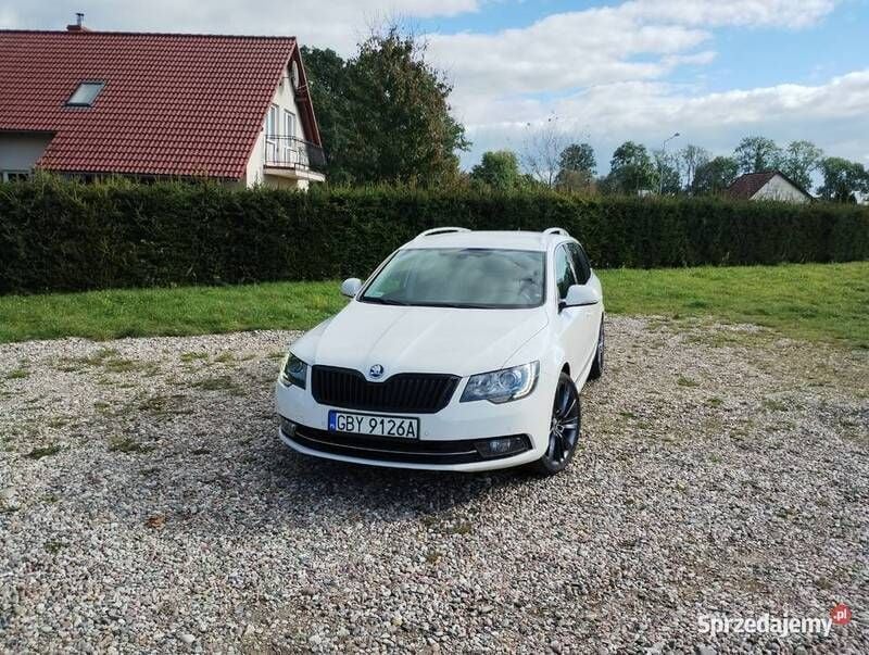 Biały Używany 2014 Skoda Superb Kombi | 43 000 zł (Super Cena) - Obraz 1/4