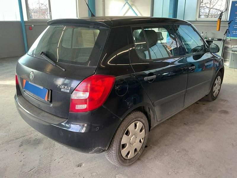 Używany Skoda Fabia 85 KM (62 kW) 2010 Czarny Hatchback