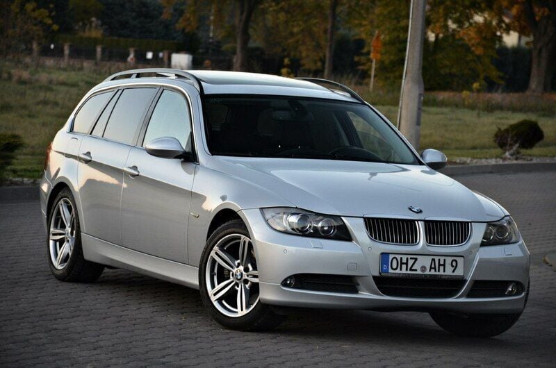 Srebrny Używany 2008 BMW 330 Kombi | 29 900 zł - Obraz 1/4