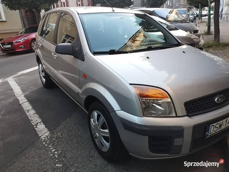 Używany Ford Fusion 2009 Srebrny Sedan/Limuzyna