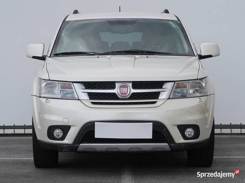 Biały Używany 2014 Fiat Freemont SUV | 33 999 zł - Obraz 1/4