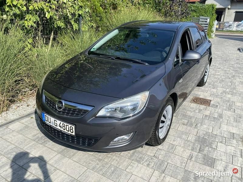 Niebieski Używany 2012 Opel Astra Kombi | 9900 zł (Super Cena) - Obraz 1/4