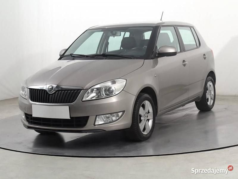 Używany Skoda Fabia 86 KM (63 kW) 2014 Beżowy Hatchback