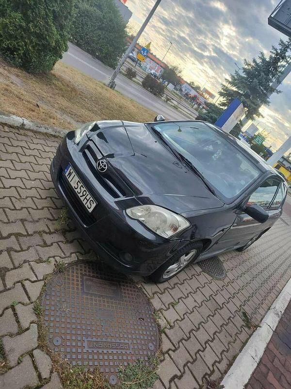 Inny kolor Używany 2004 Toyota Corolla Hatchback | 4000 zł (Uczciwa cena) - Obraz 1/4