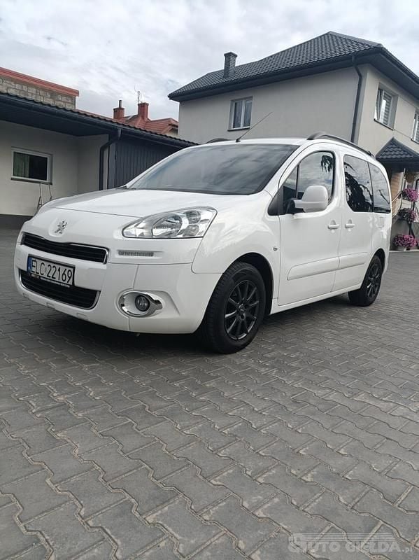 Biały Używany 2012 Peugeot Partner Minivan | 22 500 zł (Dość drogi) - Obraz 1/4