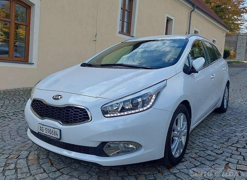 Używany Kia Ceed 135 KM (99 kW) 2016 Biały Hatchback