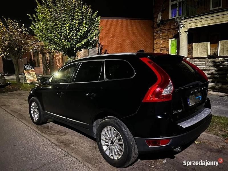 Czarny Używany 2010 Volvo XC60 SUV | 36 500 zł (Dobra cena) - Obraz 1/4
