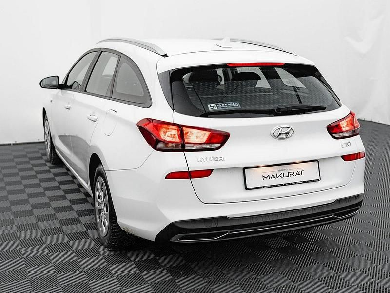 Używany Hyundai i30 120 KM (88 kW) 2022 Biały (metalik) Kombi