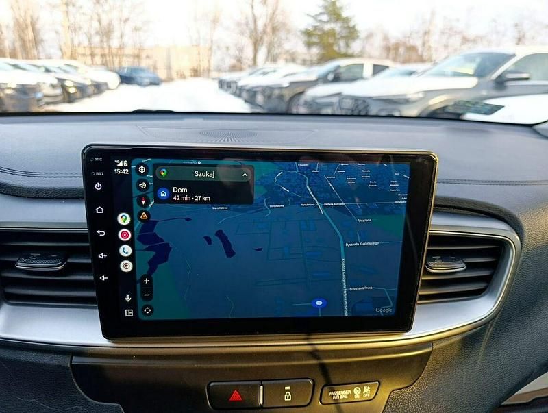 Używany Kia Ceed 101 KM (74 kW) 2019 Biały (metalik) Hatchback