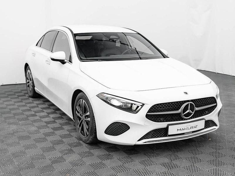Używany Mercedes A200 150 KM (110 kW) 2023 Biały (metalik) Sedan/Limuzyna
