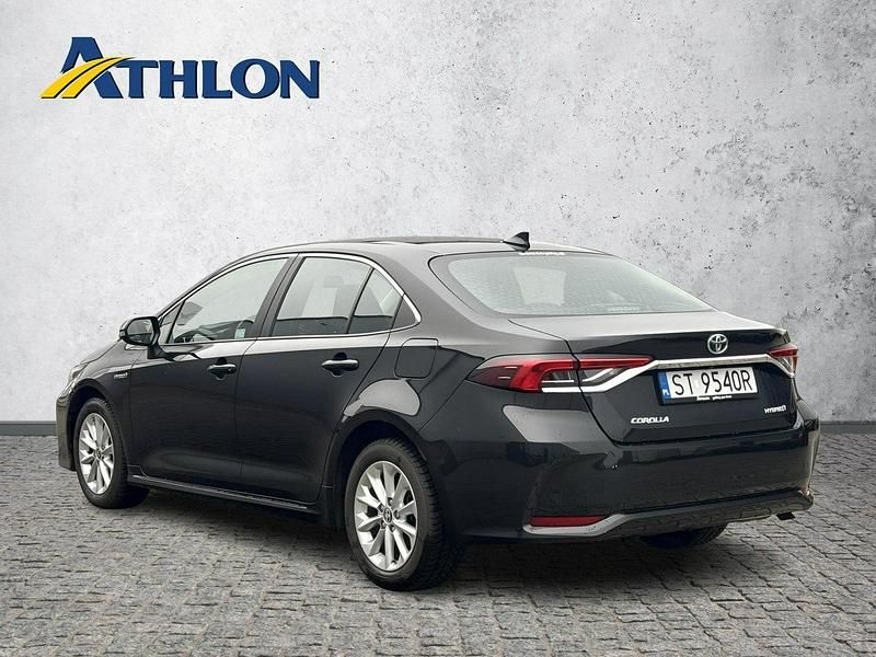 Używany Toyota Corolla 98 KM (72 kW) 2020 Czarny (metalik) Sedan/Limuzyna