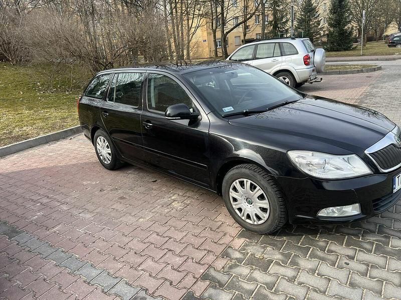 Używany Skoda Octavia 105 KM (77 kW) 2010 Czarny Kombi