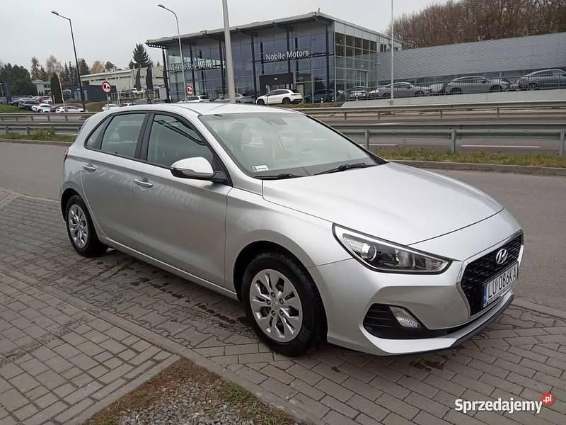 Używany Hyundai i30 100 KM (73 kW) 2019 Srebrny (metalik) Hatchback