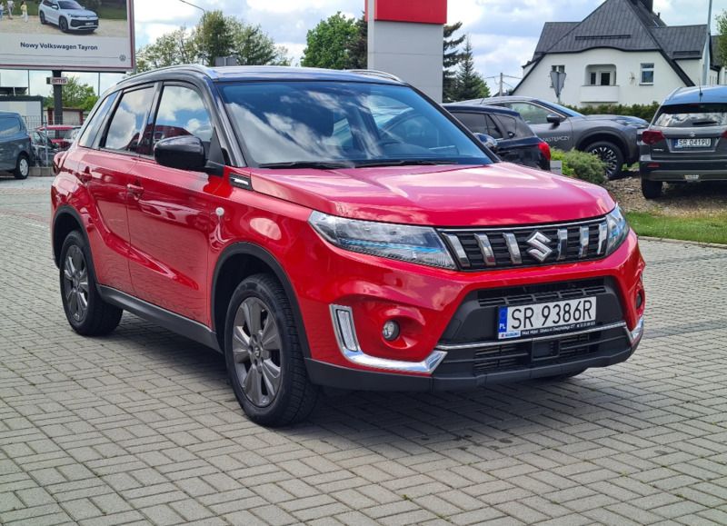 Bright red Używany 2022 Suzuki Vitara SUV | 78 900 zł (Uczciwa cena) - Obraz 1/1