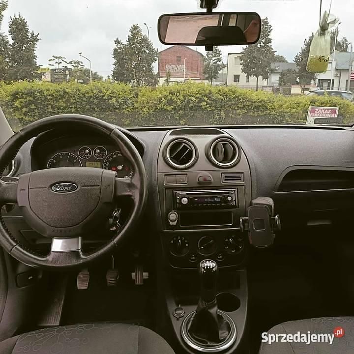 Używany Ford Fiesta 2007 Biały Sedan/Limuzyna