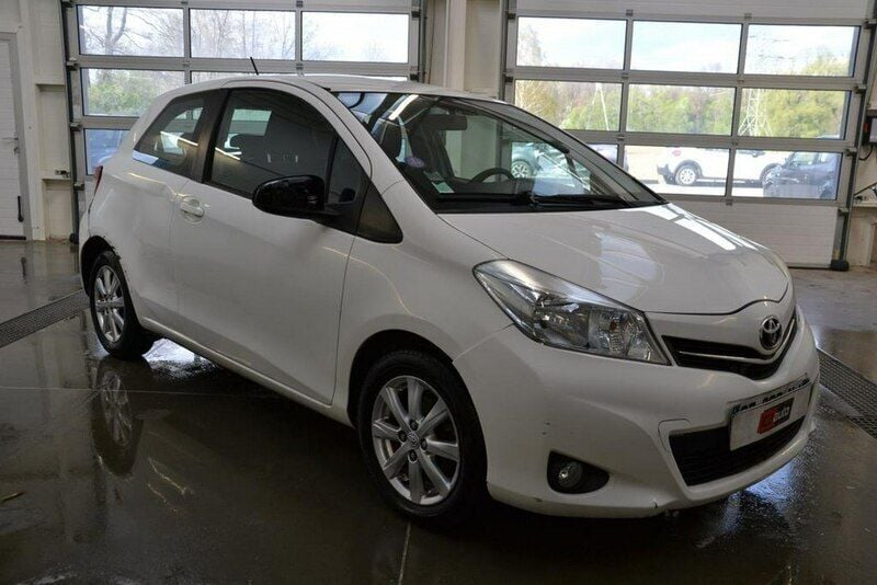 Biały Używany 2012 Toyota Yaris Hatchback | 10 500 zł - Obraz 1/4