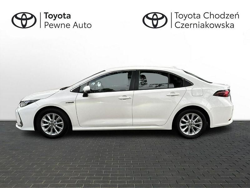 Używany Toyota Corolla Comfort 122 KM (89 kW) 2021 Biały Sedan/Limuzyna